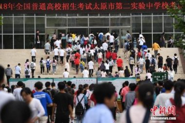 本科第一批、本科第二批、專科批均設置6個平超微桃色视频免费看行的預科誌願；每個學校誌願內設置6個專業誌願和專業調配誌願